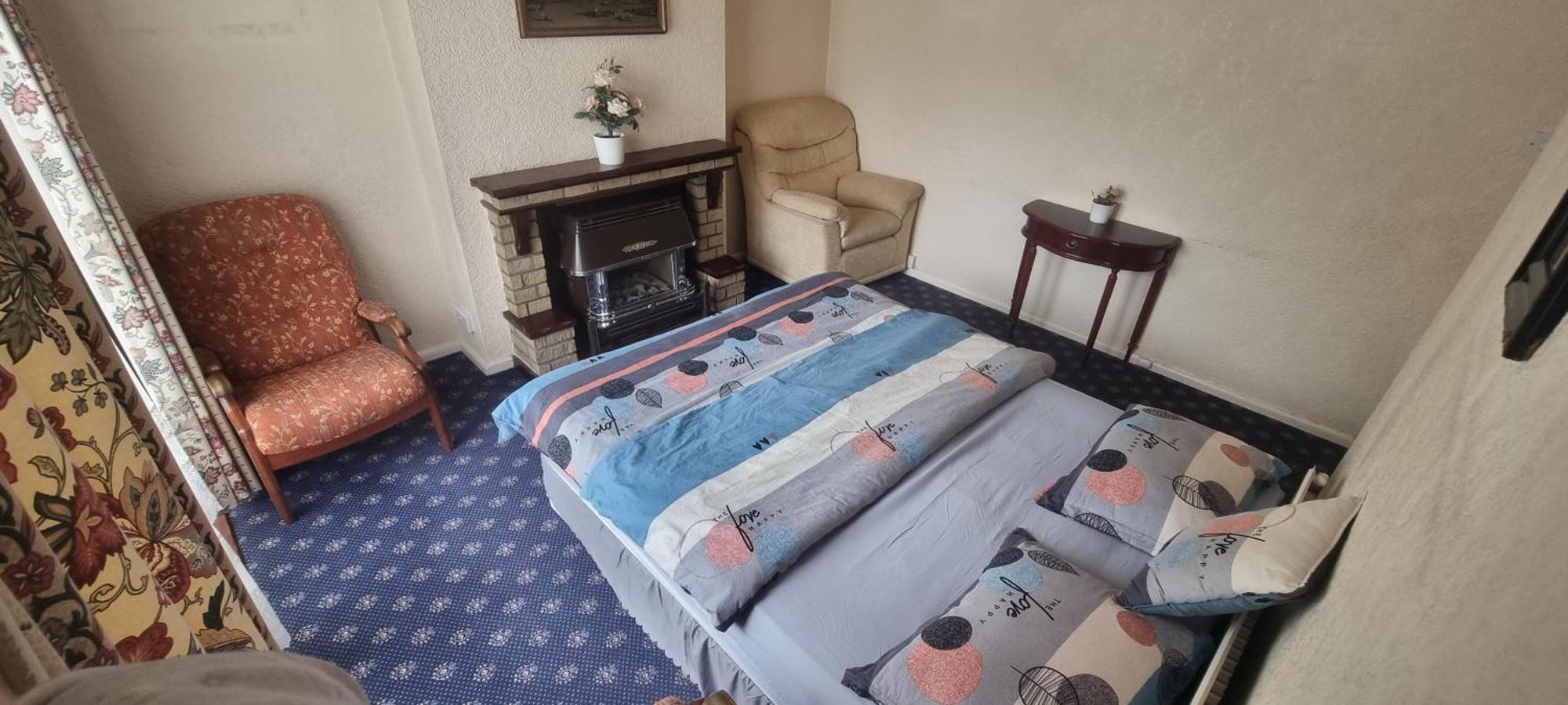 Barking House Sleeps 11 - Parking - Train Tube - Airport Ferienhaus London
