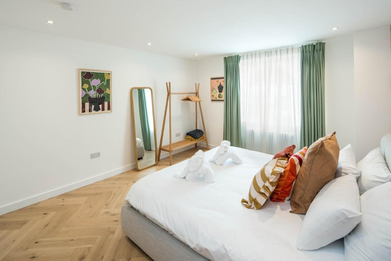 2bed 2bath Stunning Shoreditch Apartment London