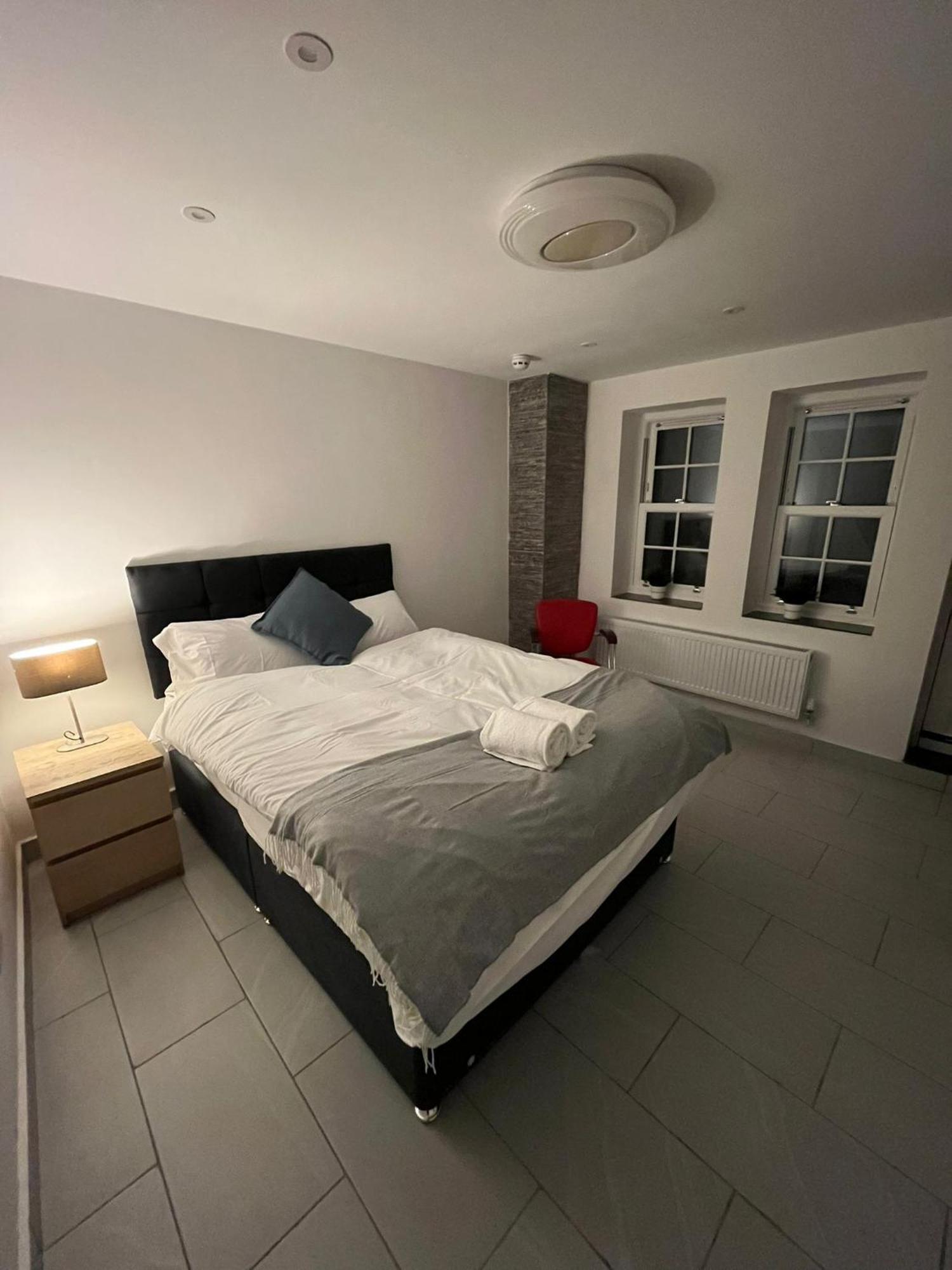 Bell Street 2 Bedroom Flat B * London