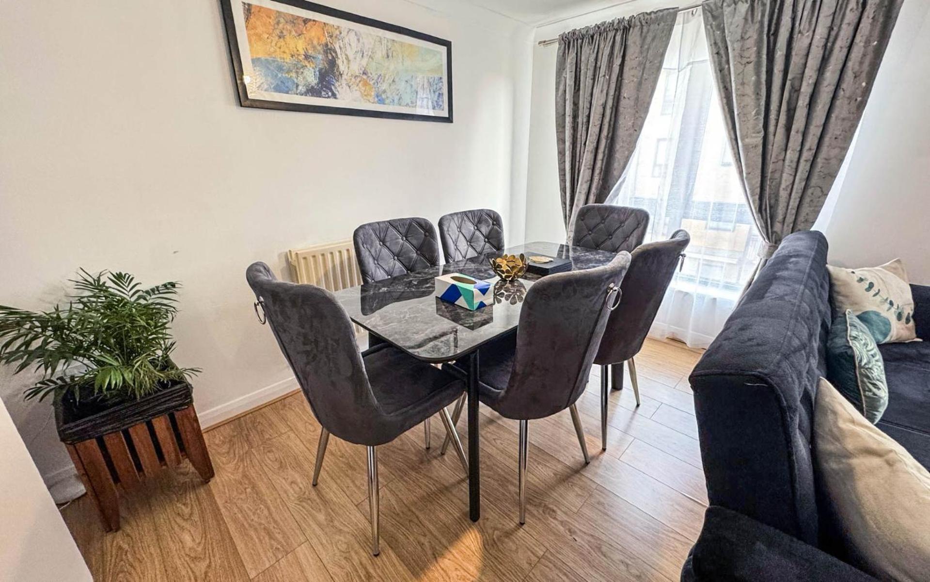 Spacious Wembley Flat I Free Parking - 2 Baths Leilighet *