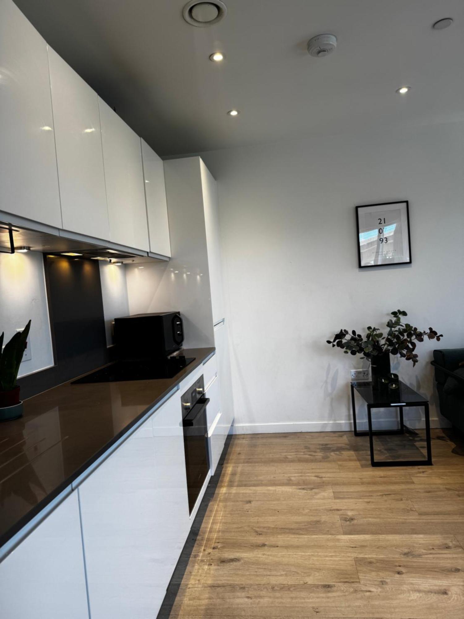 Luxury Olive Haven 1bed, 1 Min To Dlr &
