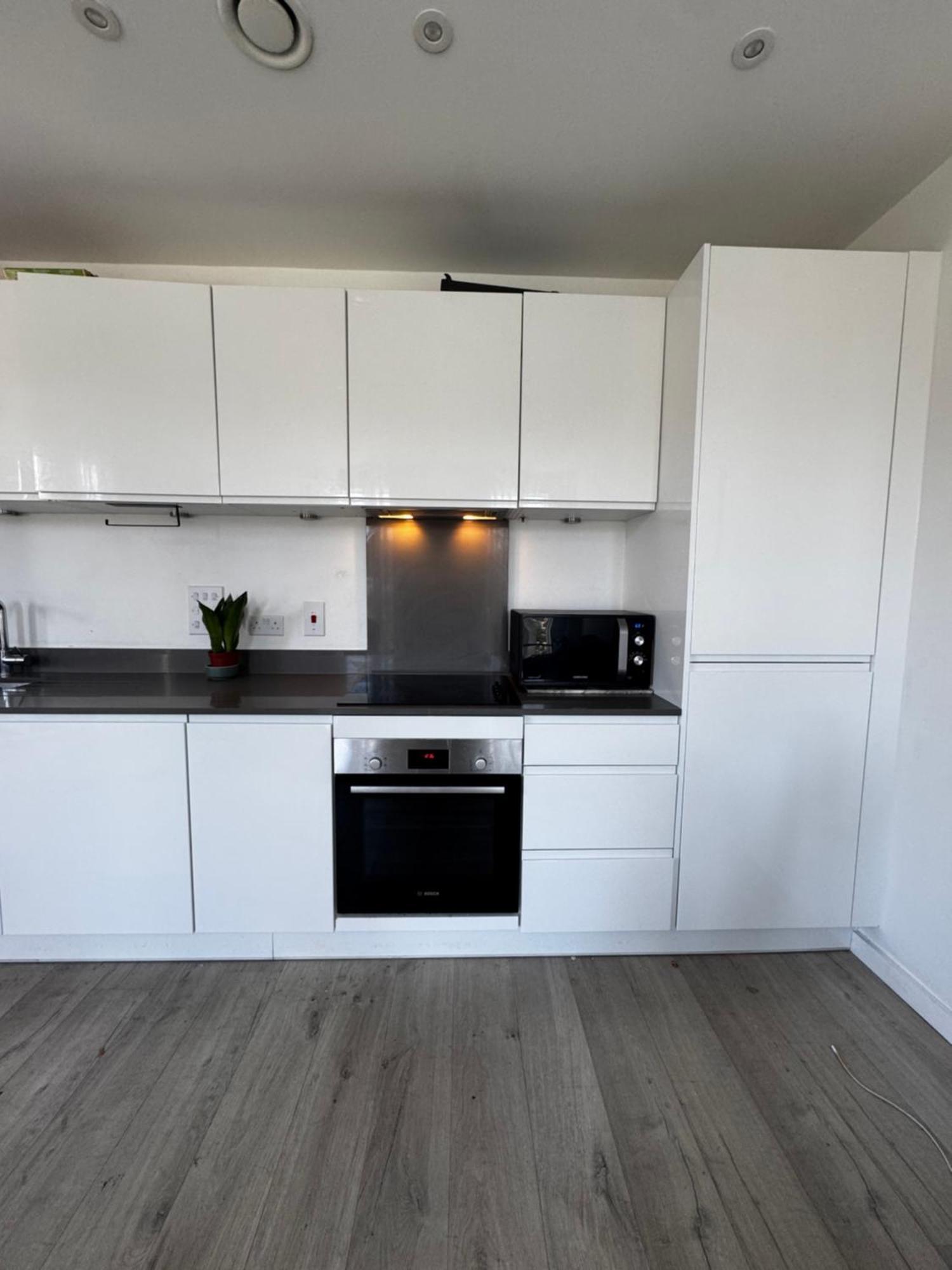 Apartment Luxury Olive Haven 1bed, 1 Min To Dlr &