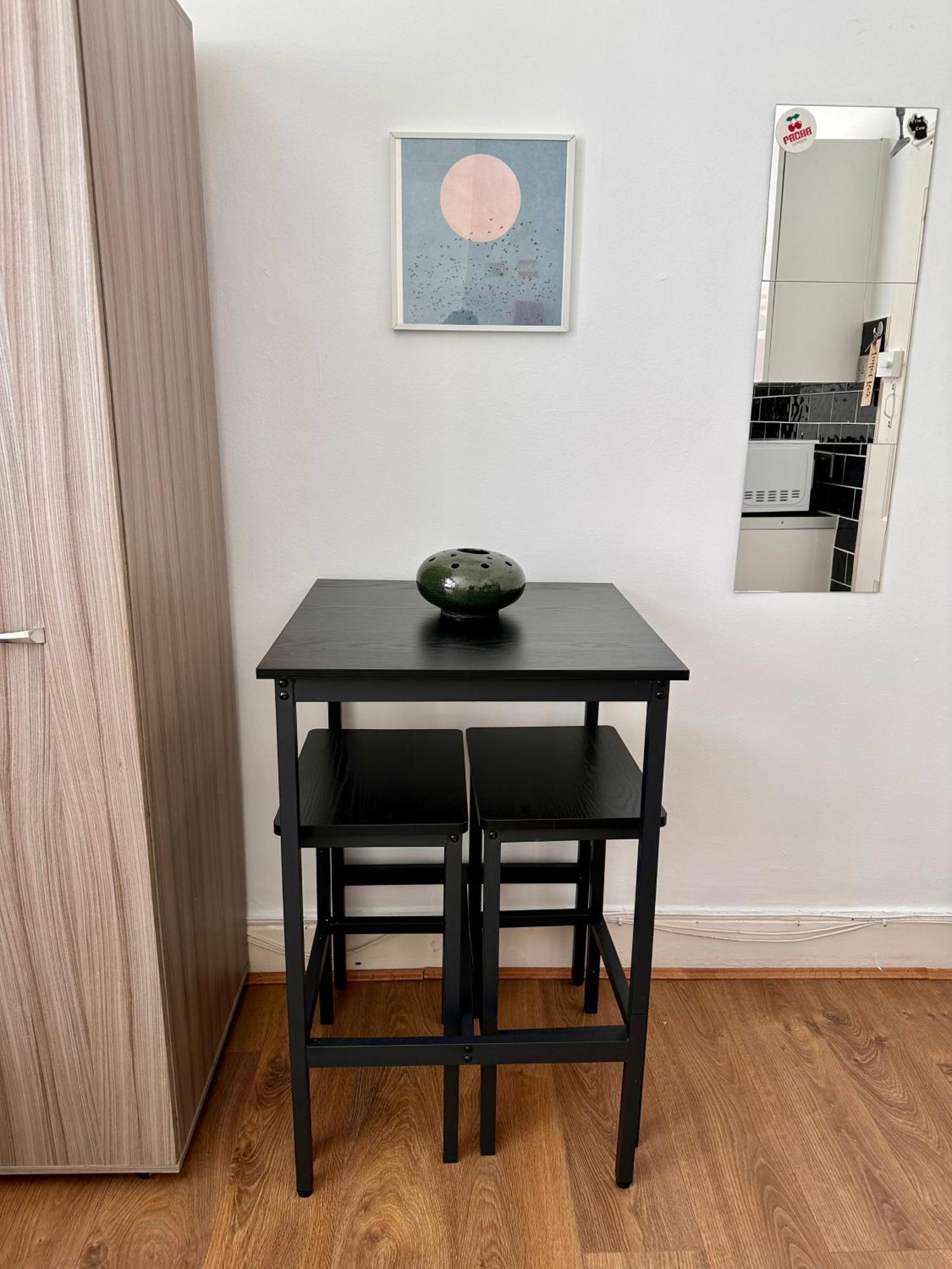 Euston Escape - 1 Min Walk London