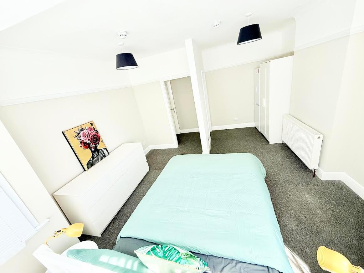 Apartment Large 5 Bedroom House Close To Station London
