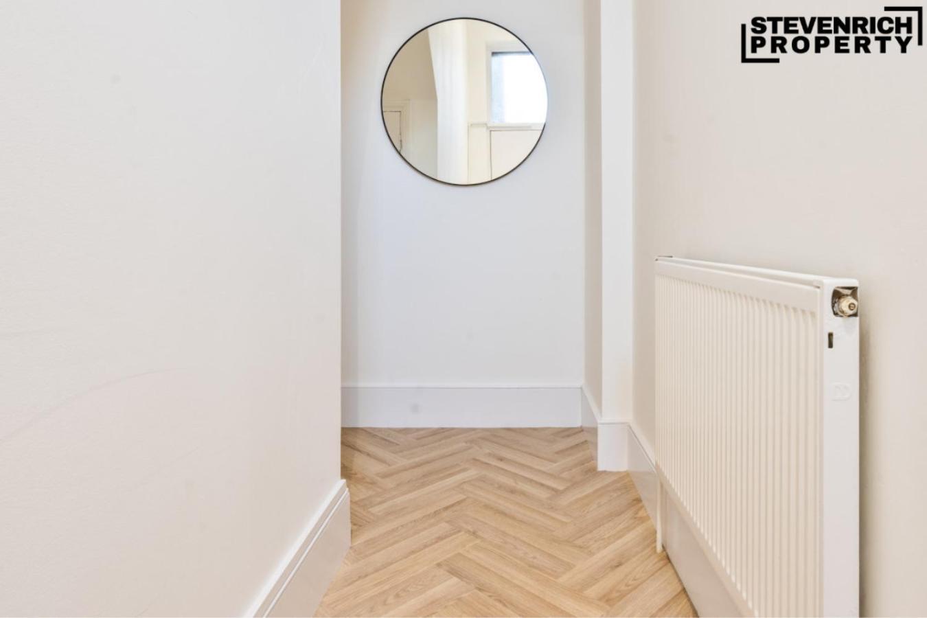 Pool Table High End Apartment 2 Beds 4 Guests Wifi Appartement Londen