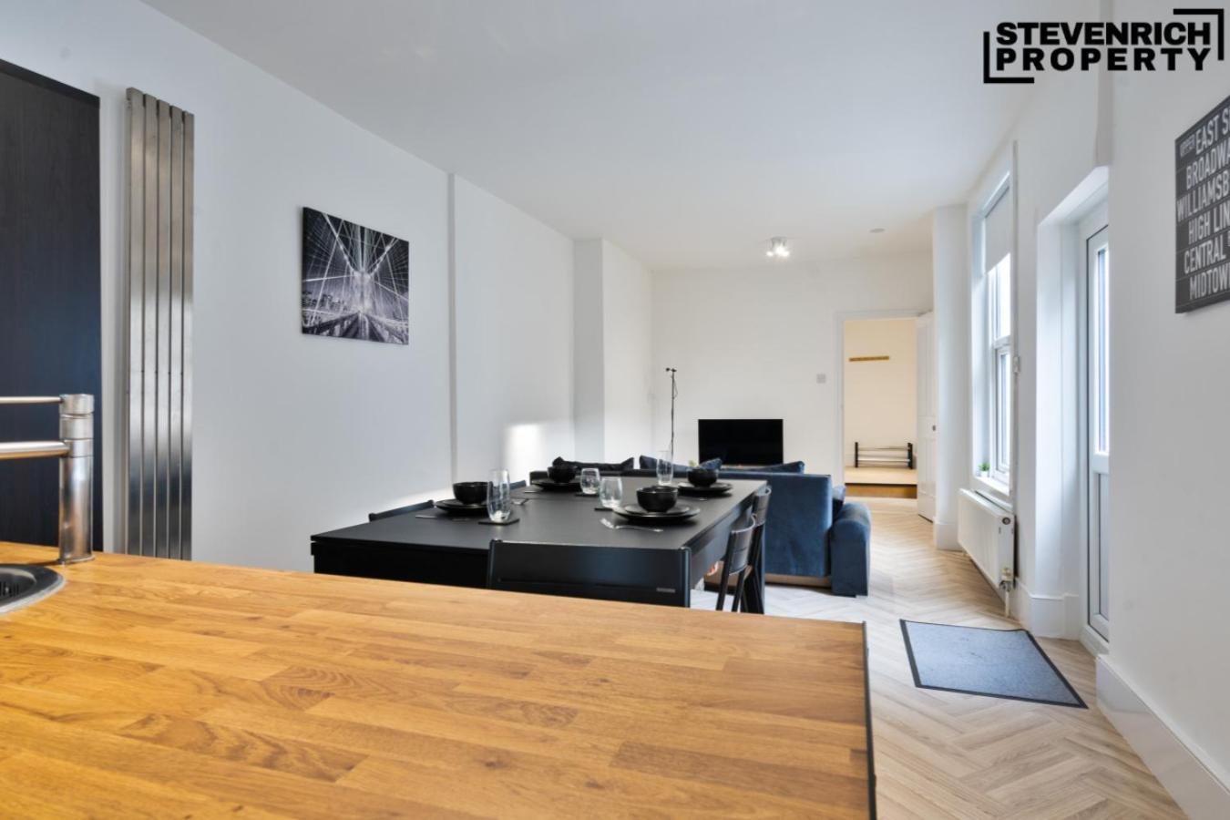 Pool Table High End Apartment 2 Beds 4 Guests Wifi *