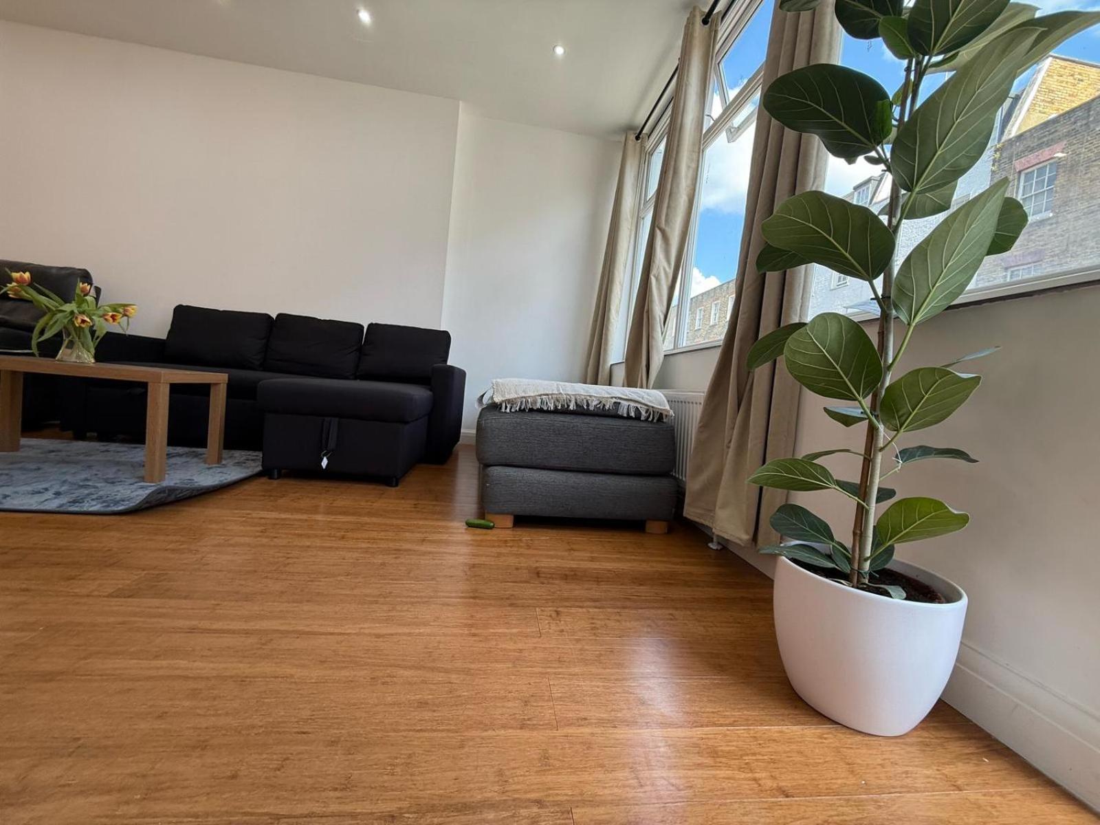 Bell Street 2 Bedroom Flat B * London