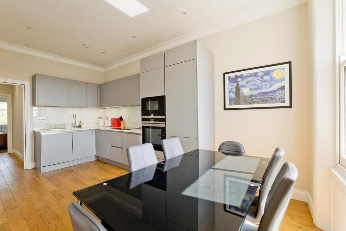 Bright & Modern 2br Flat In Kensington * Londen