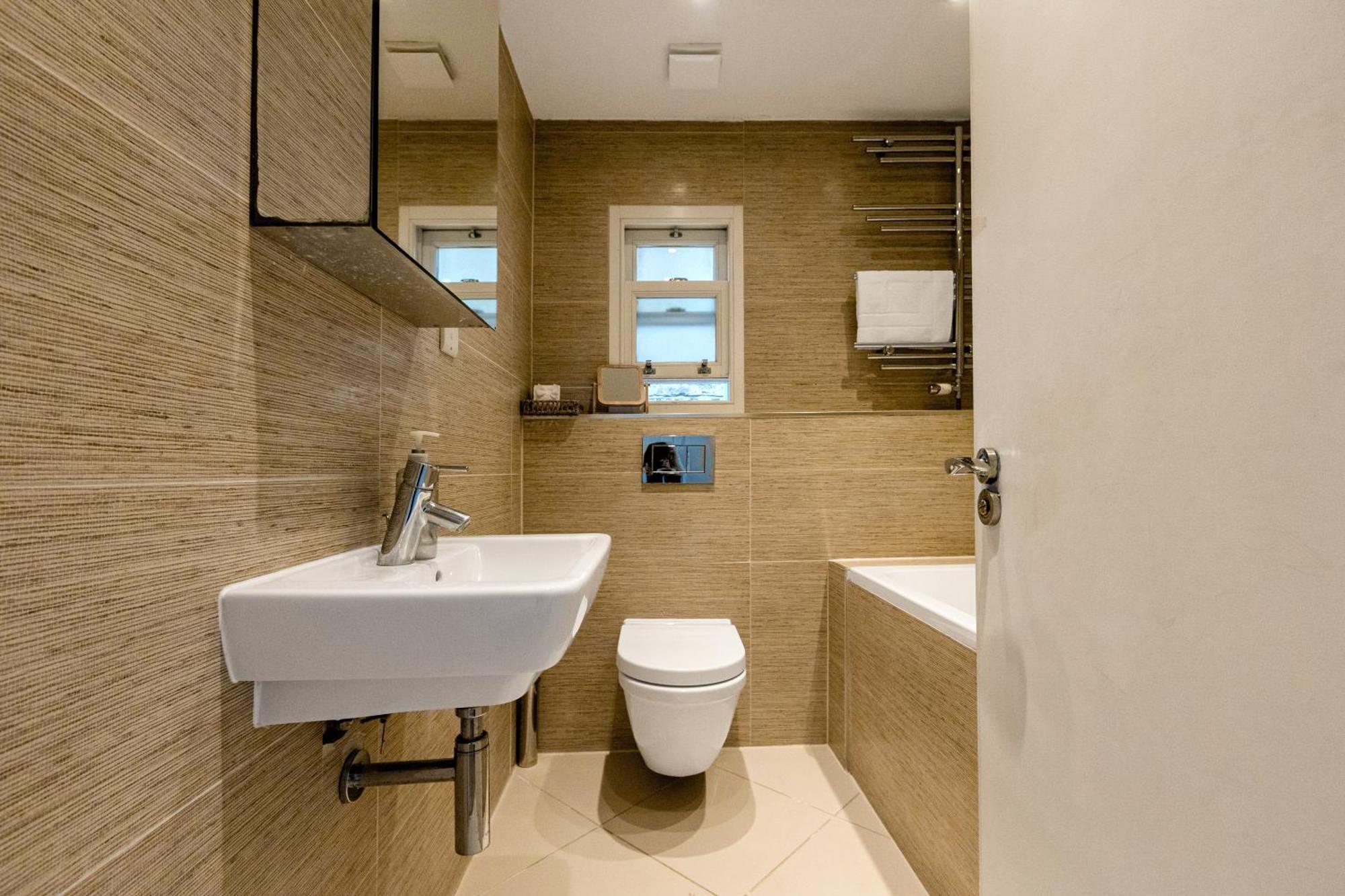 Cosy 2Br Apt, 6 Mins Train Station, Wimbledon Apartment