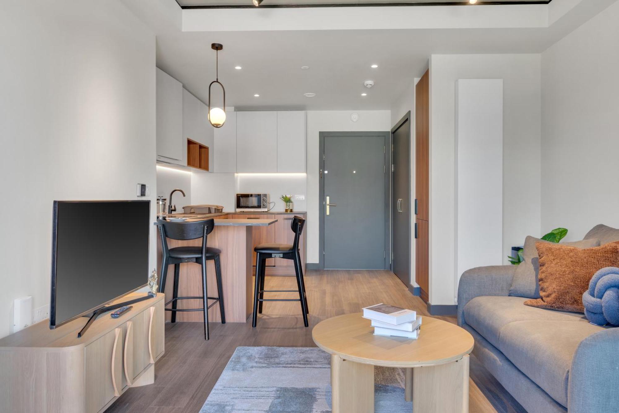 Chic Luna Near Wembley Park By Mysquare London