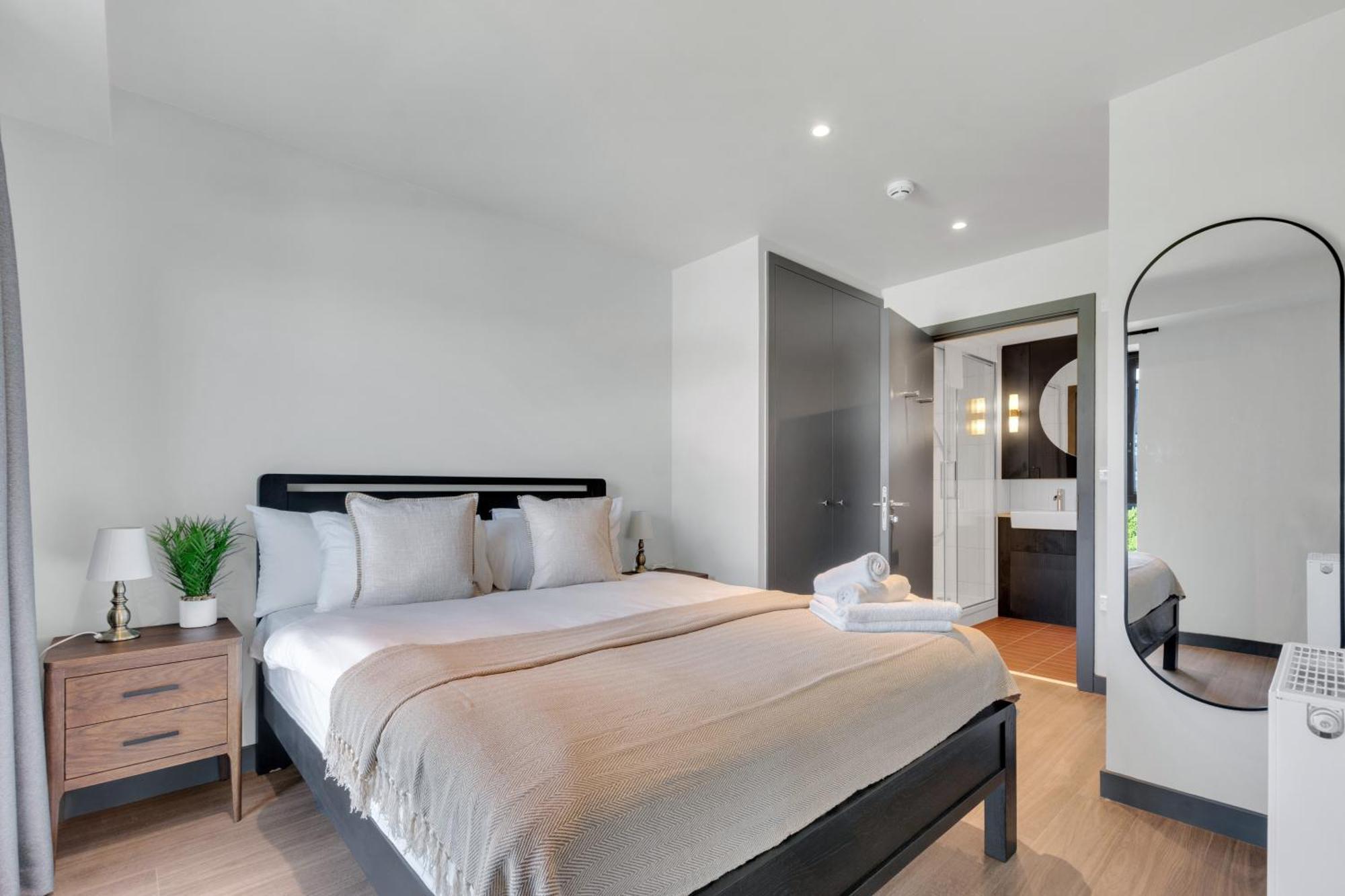 Chic Luna Near Wembley Park By Mysquare Apartment London