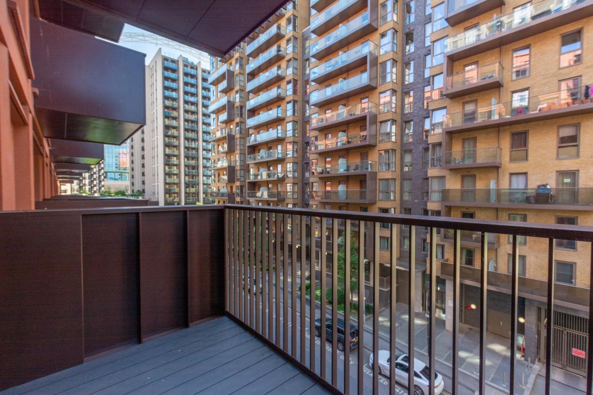 Chic Luna Near Wembley Park By Mysquare
