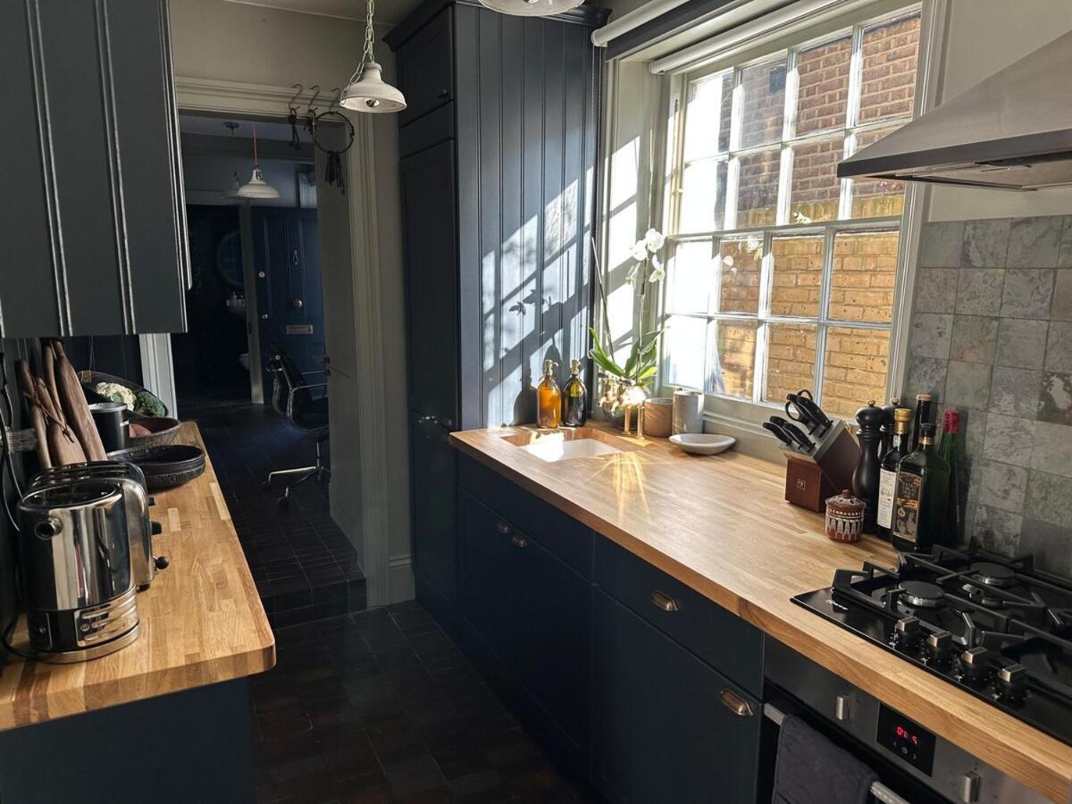 Large 1 Bd Period Garden Flat, Kings Cross - Camden * London