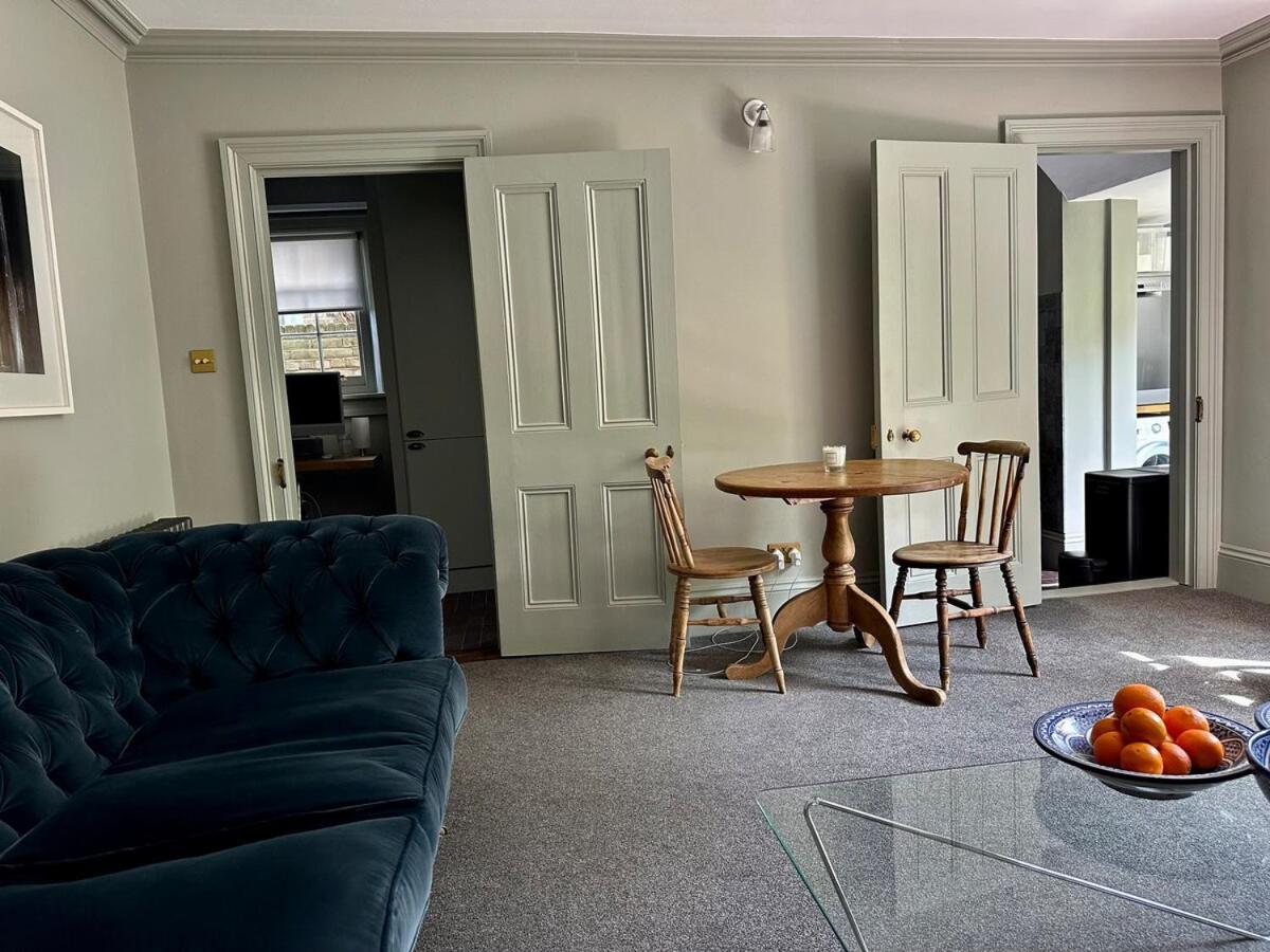 Large 1 Bd Period Garden Flat, Kings Cross - Camden Apartment London