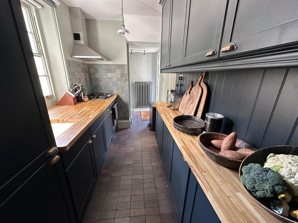 Large 1 Bd Period Garden Flat, Kings Cross - Camden *
