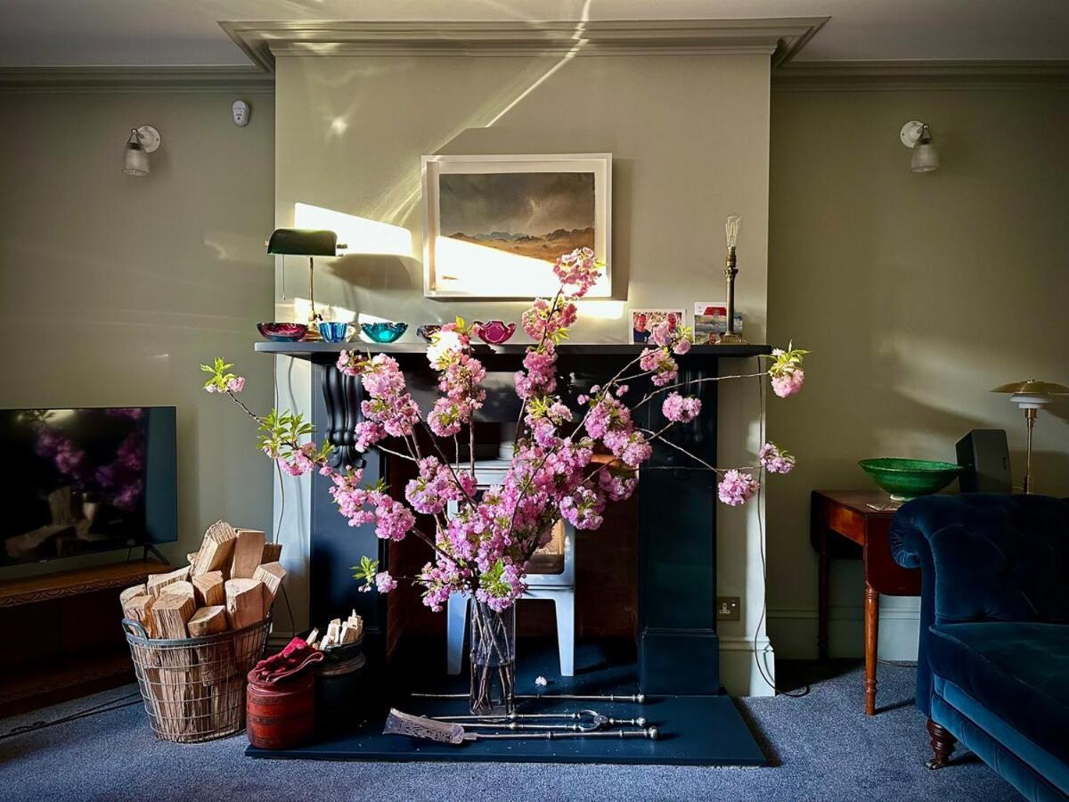 Large 1 Bd Period Garden Flat, Kings Cross - Camden Apartment London