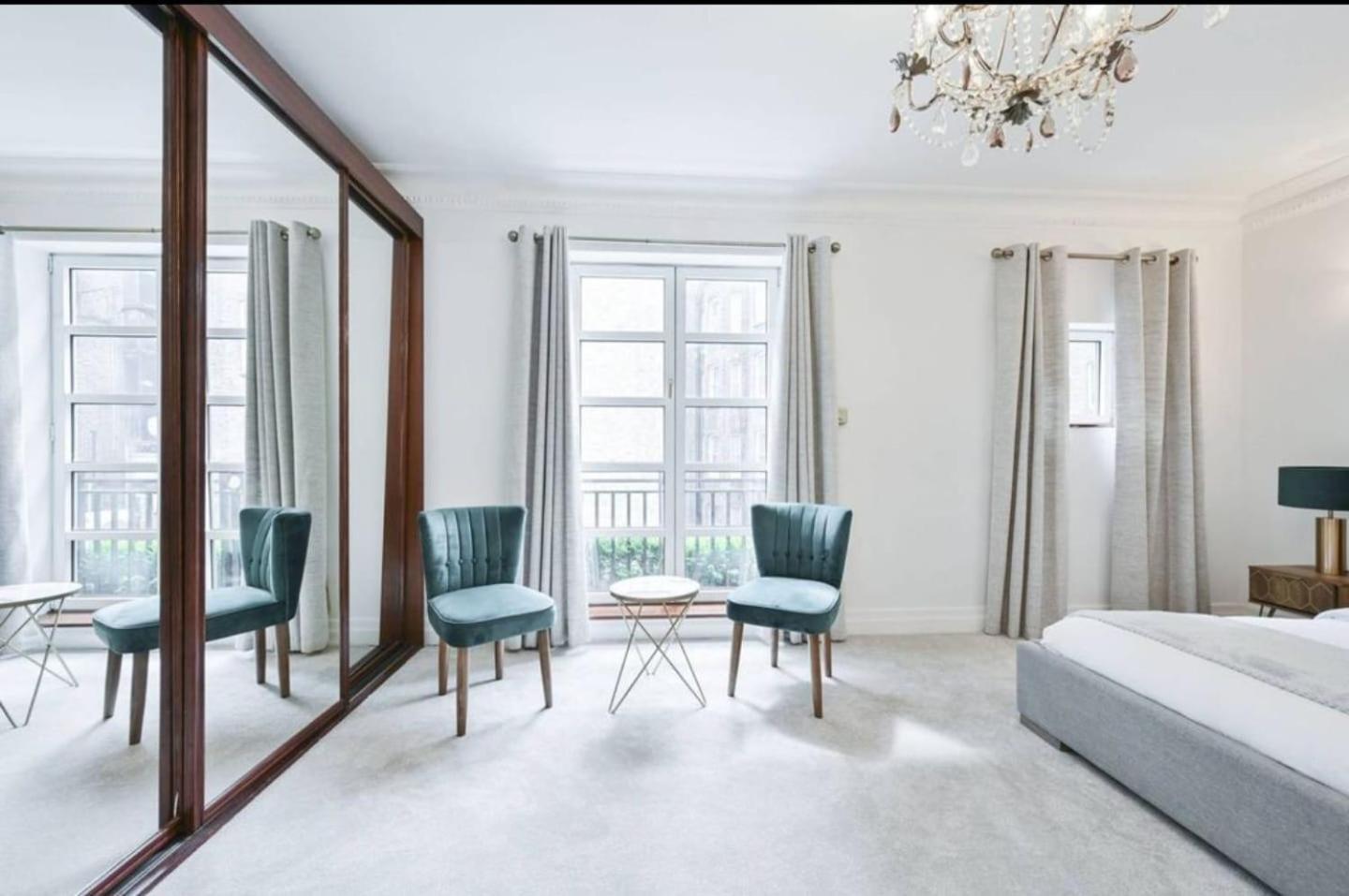 Carlton Court - Mayfair Apartahotel 5*