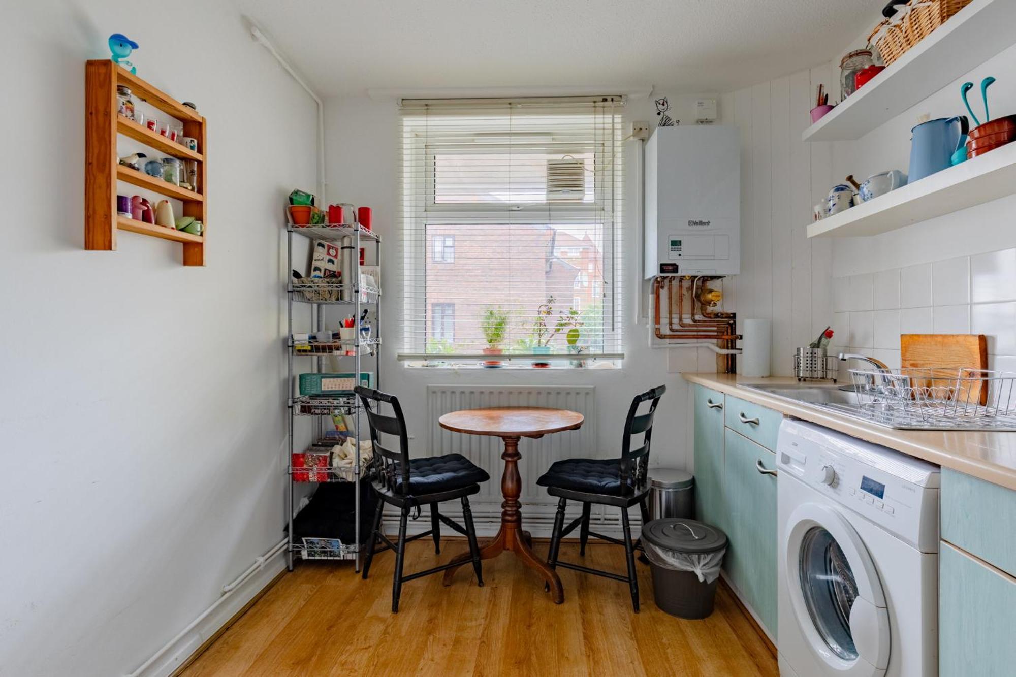 Characterful 1 Bedroom Flat Close To Dlr Apartment London