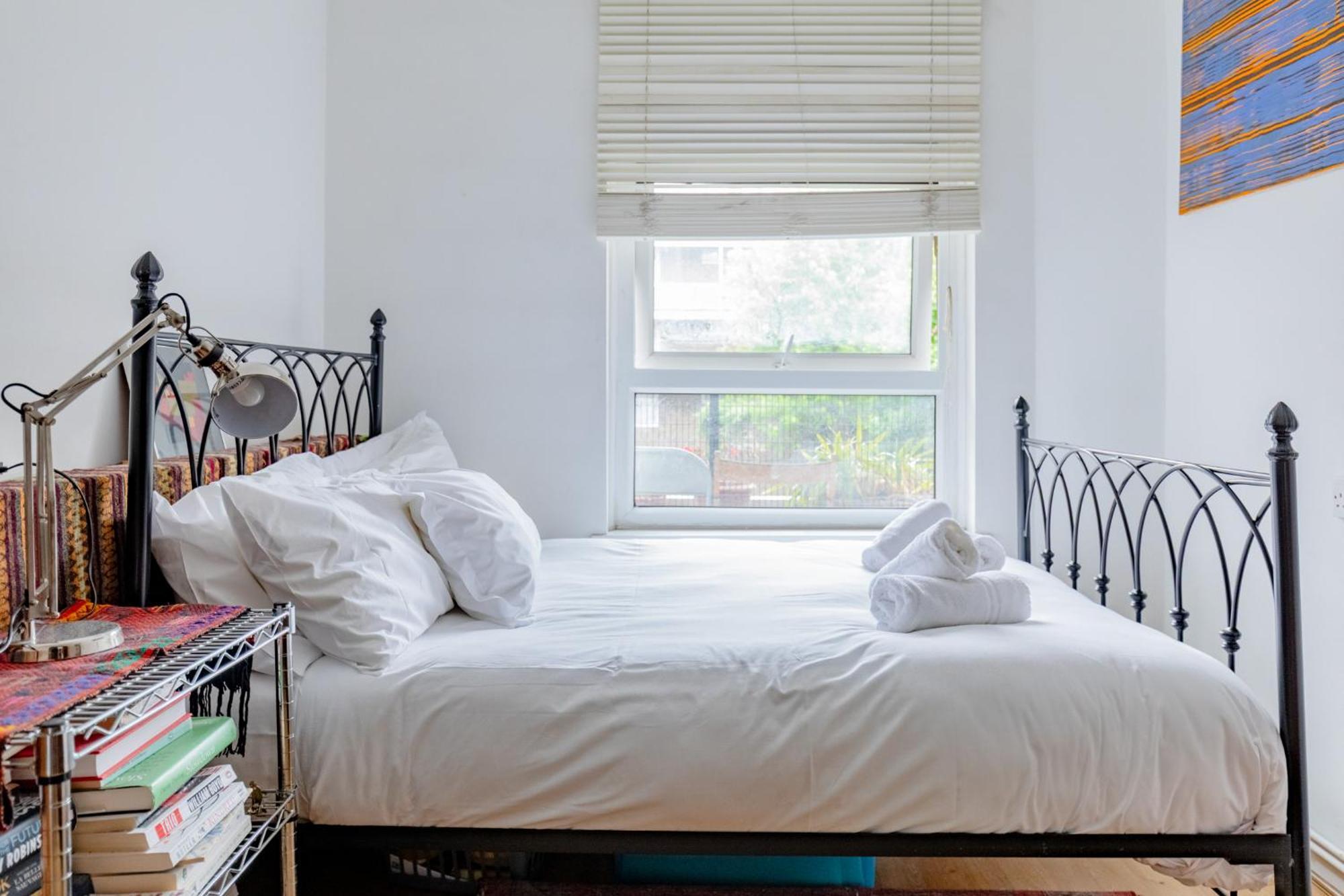 Characterful 1 Bedroom Flat Close To Dlr Apartment *