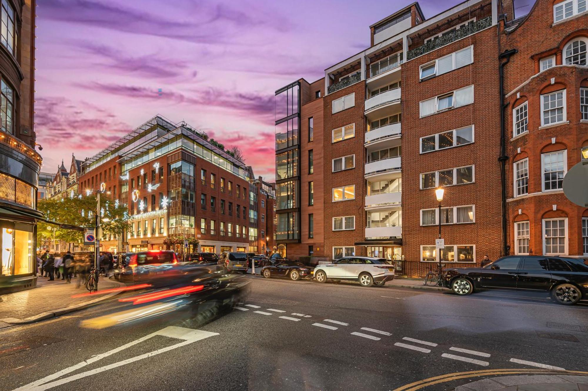 Modern Knightsbridge Apartment With Balcony Overlooking Harrods Prime Location Apartment London