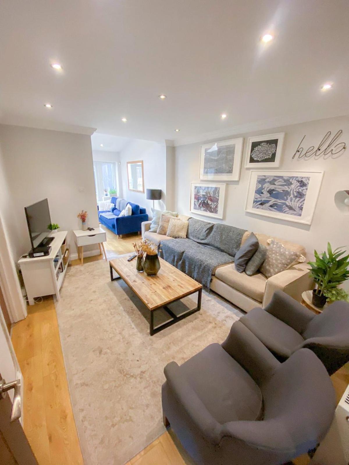 Lovely 4 Bedroom Flat With Ample Garden In Brondesbury, Kilburn Apartment *
