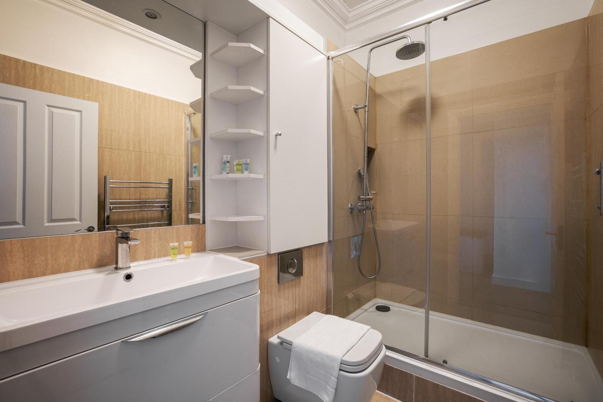 Heavenly Stays, Knightsbridge, Stylish 2-bd Escape