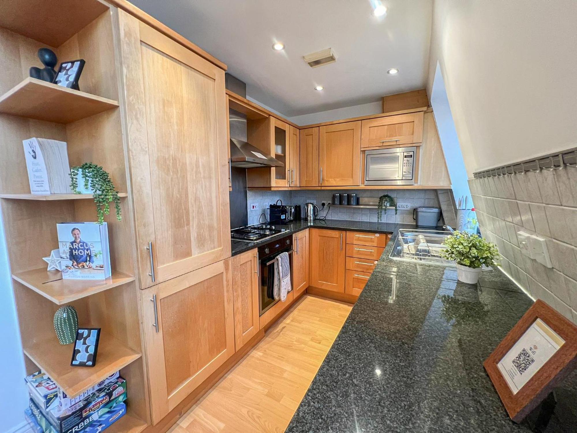 3 Bedroom Flat With Free Secured Parking In Borough Near The Shard, Bermondsey Appartement Londen