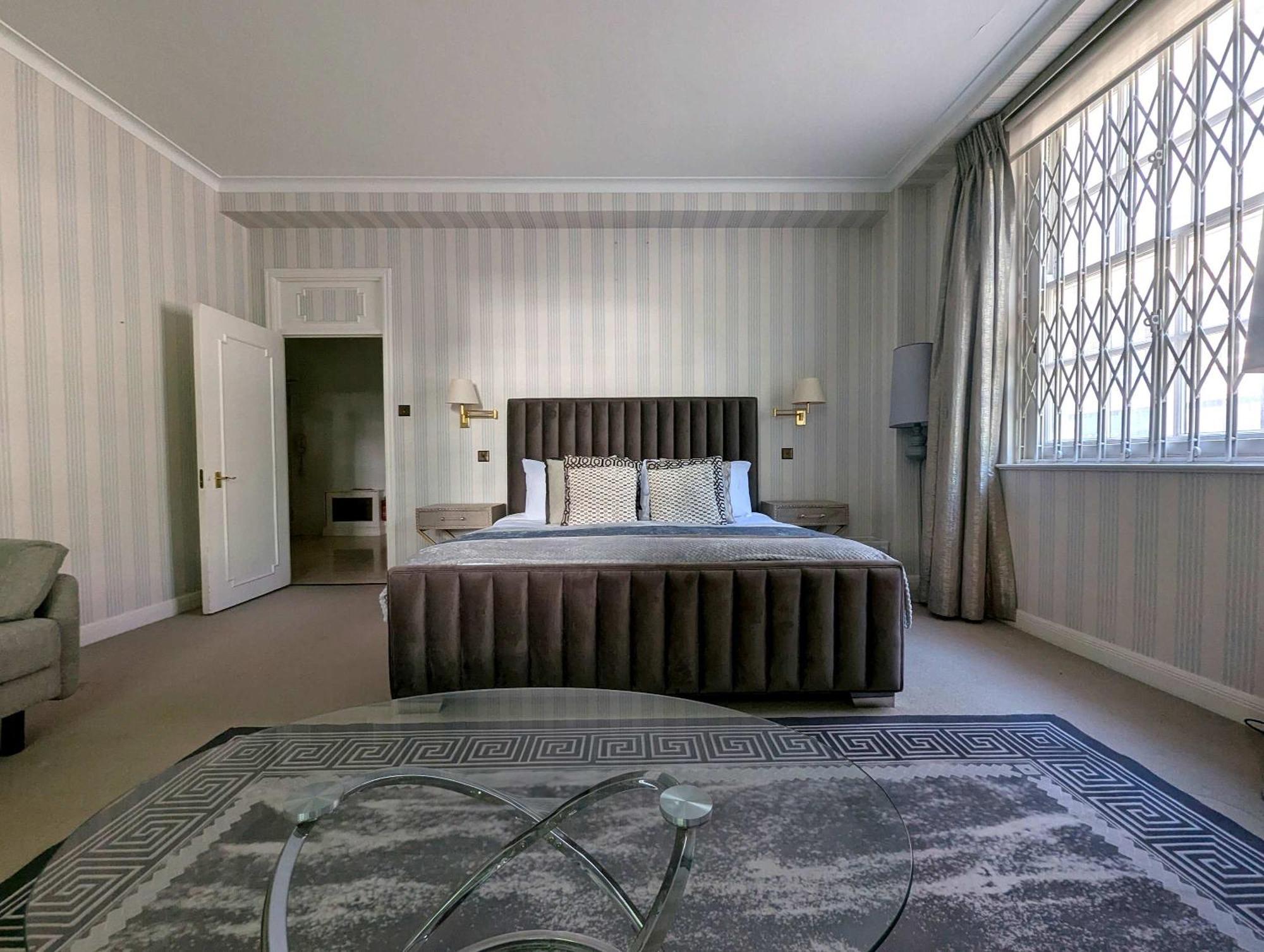 Estatesmen Knightsbridge * London