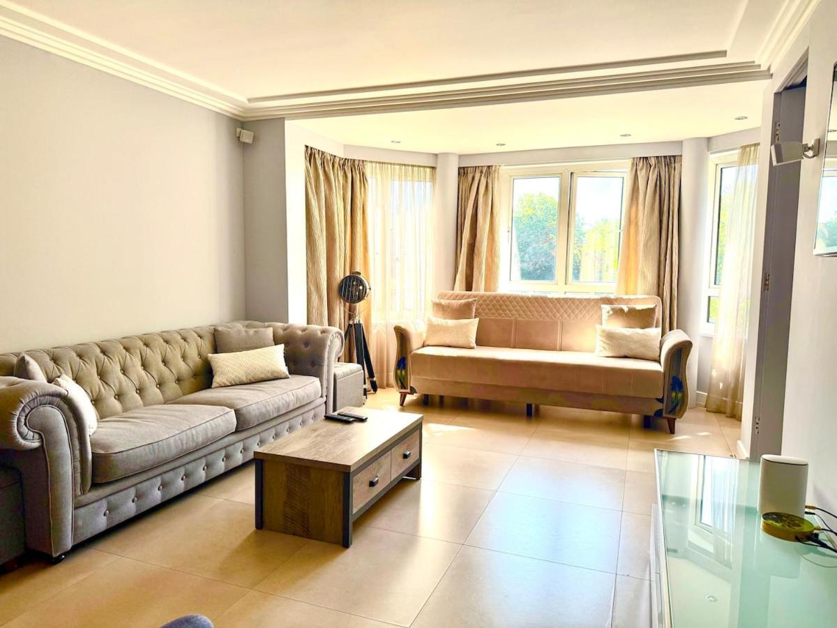 Modern One Bedroom In Apartment
