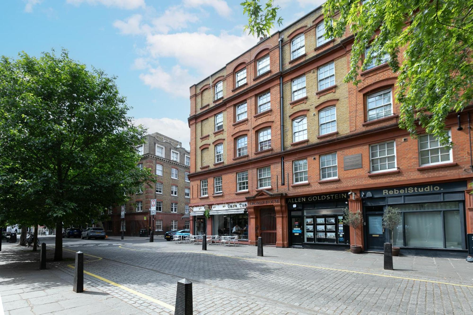Kings Cross Grand Apartment