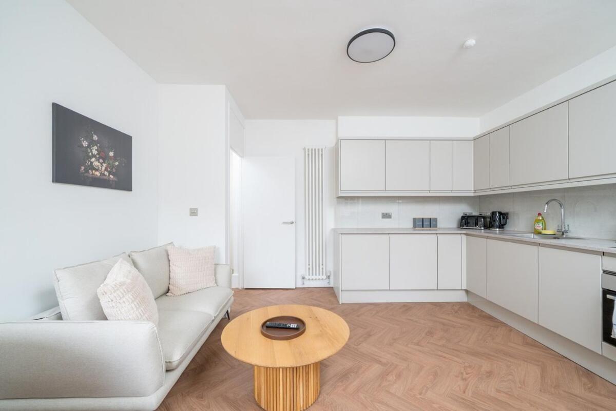 Stylish 2br Near Vauxhall Apartment *