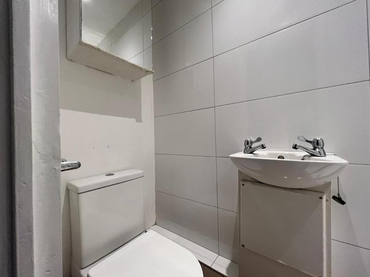 Apartment An Economic In The Heart Of Chiswick -