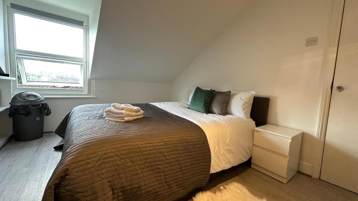 Apartment An Economic In The Heart Of Chiswick - *