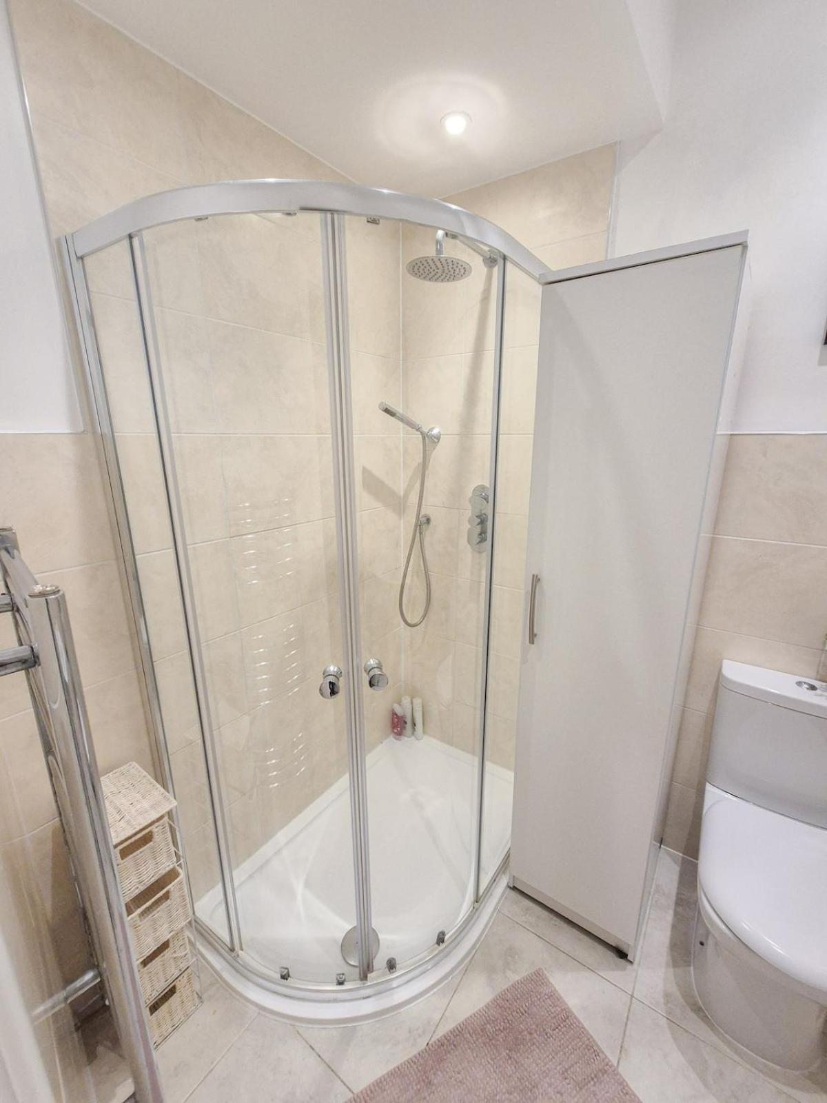 Cosy 2-bedroom Flat With Free Wi-fi In Shepherds Bush Near Westfield Apartment London
