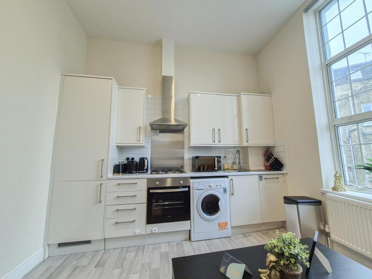 Cosy 2-bedroom Flat With Free Wi-fi In Shepherds Bush Near Westfield Apartment *