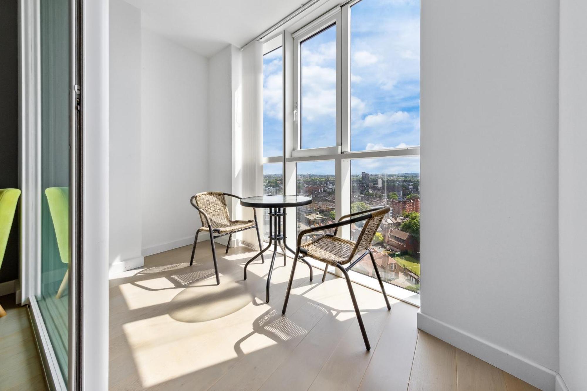 Sky Scraper Luxury 1br Roof Terrace And Gym Apartment