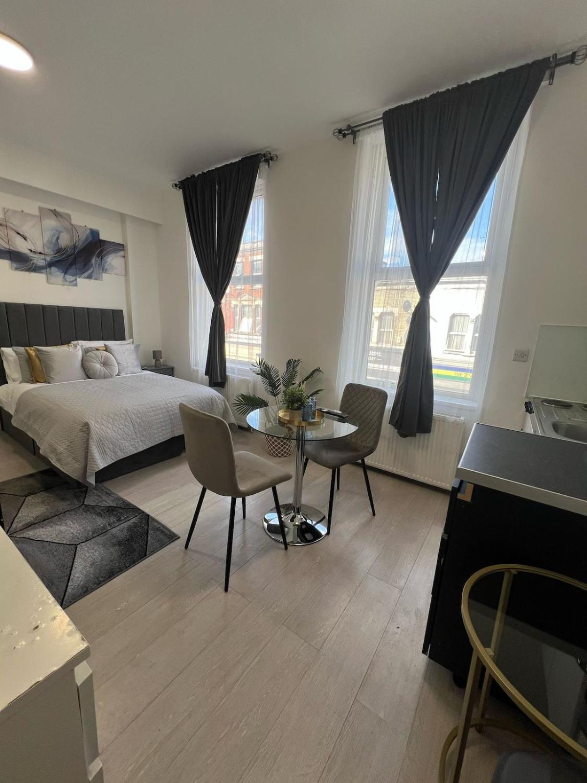 Apartment Spacious 10 Mins To Metro 1 Min To The Bus