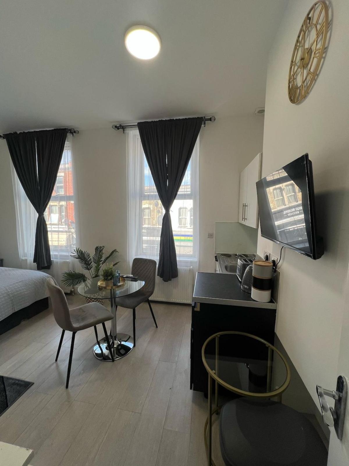 Apartment Spacious 10 Mins To Metro 1 Min To The Bus *