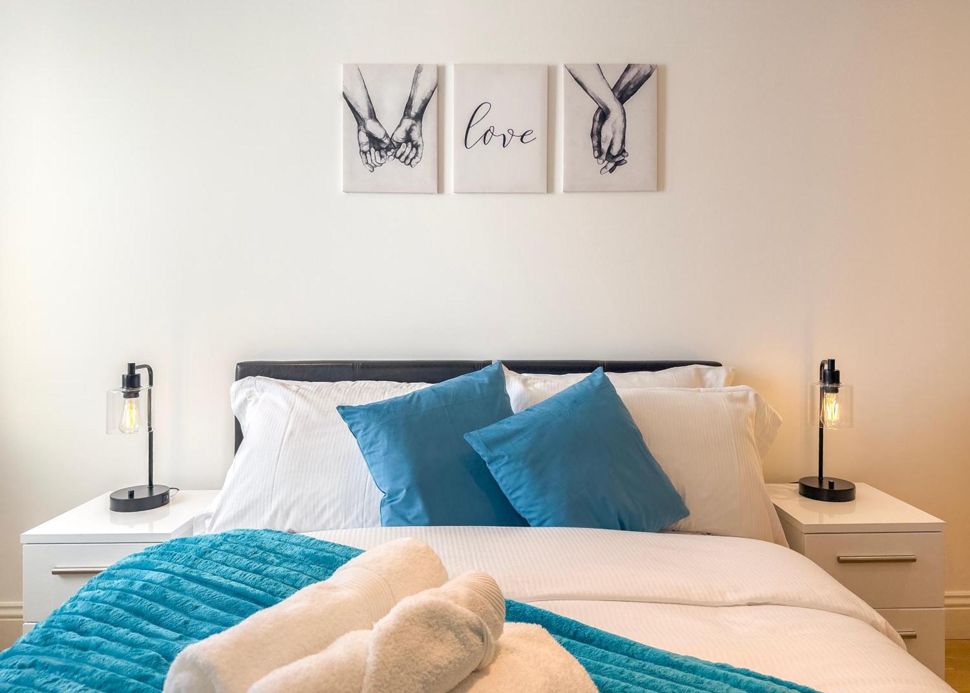 Hoxton Shoreditch 2 Bdr 2 Bath Balcony Apartment