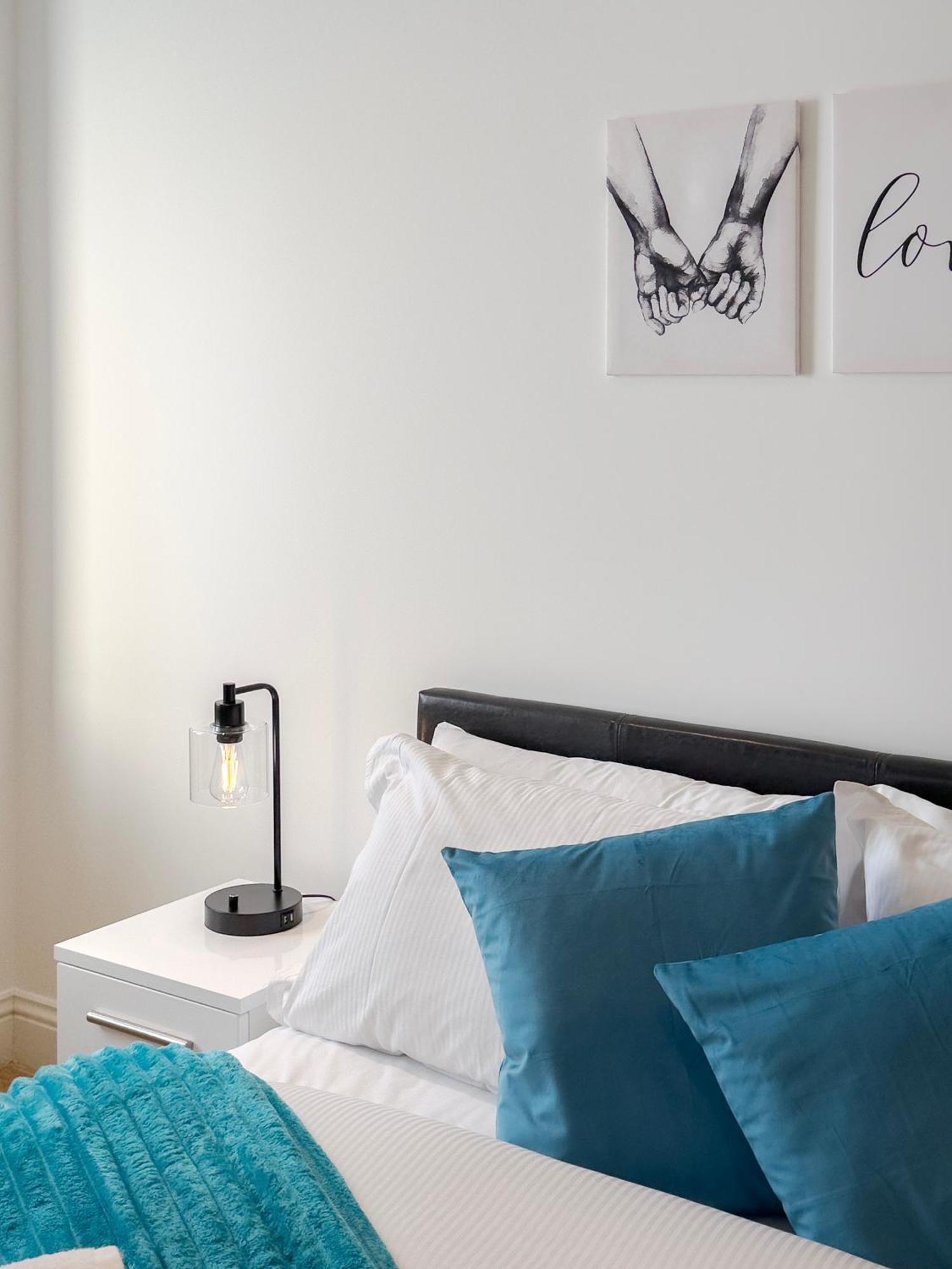 Hoxton Shoreditch 2 Bdr 2 Bath Balcony Apartment *