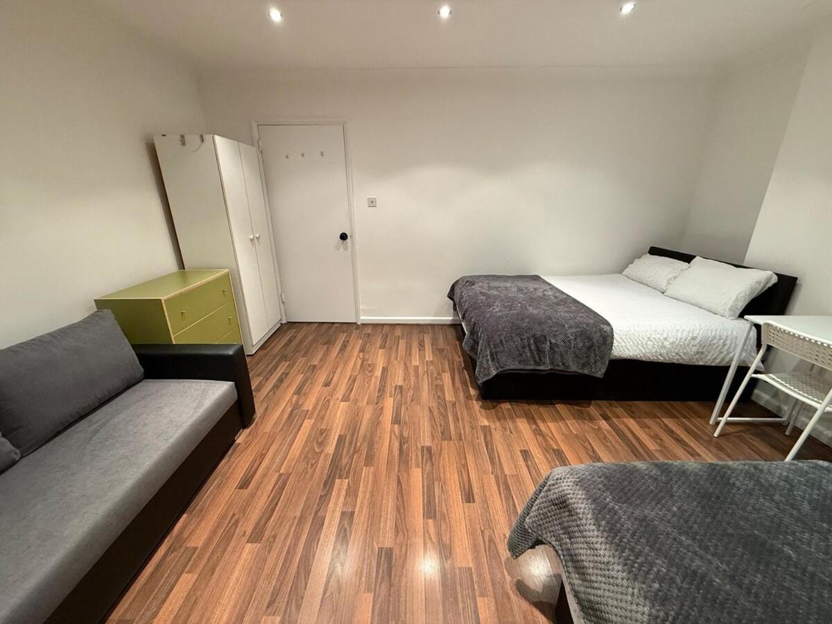 Warren Street 4 Bedrooms Private Suite Apartment