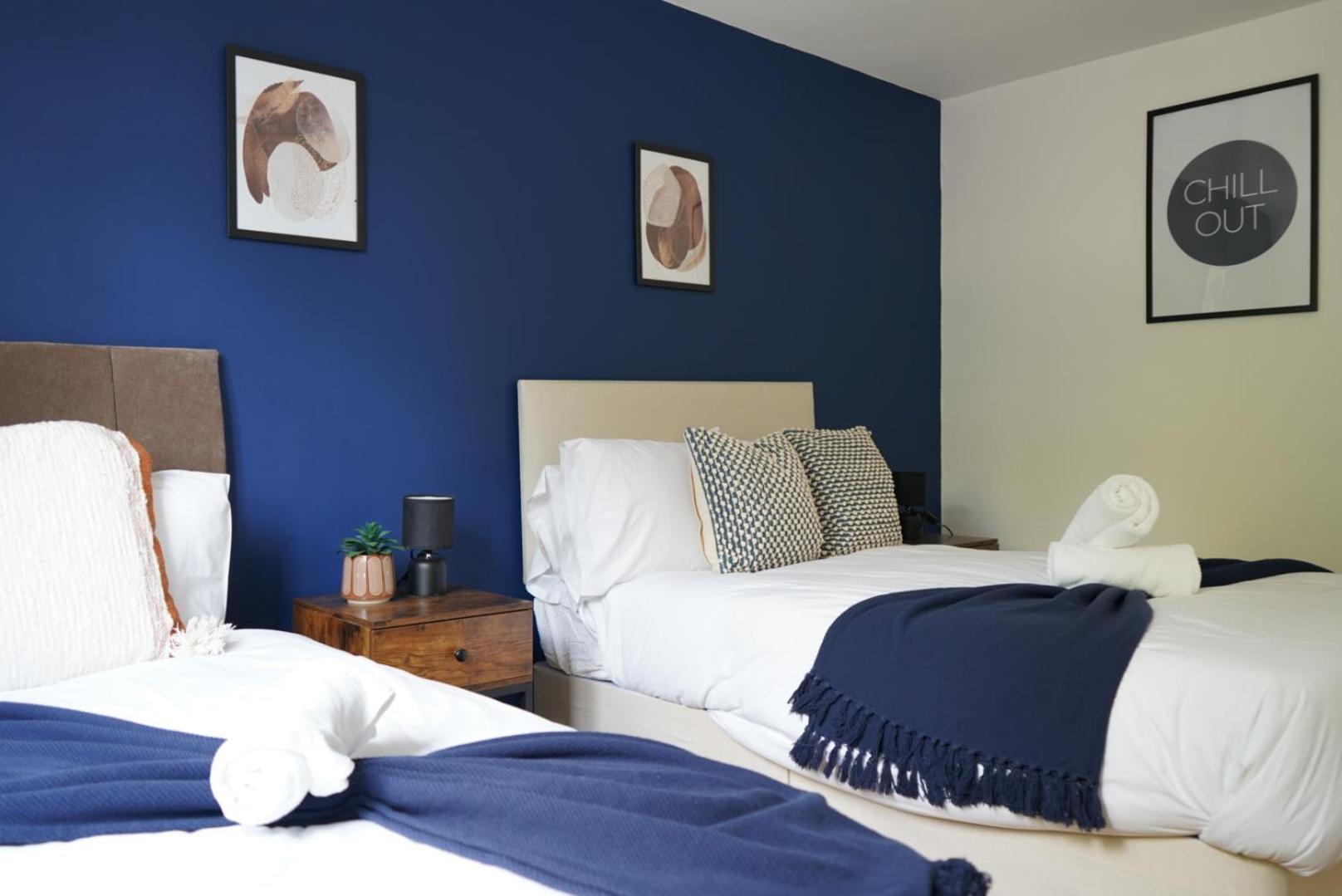 Stylish House Sleeps 9 With Free Parking In Putney * London