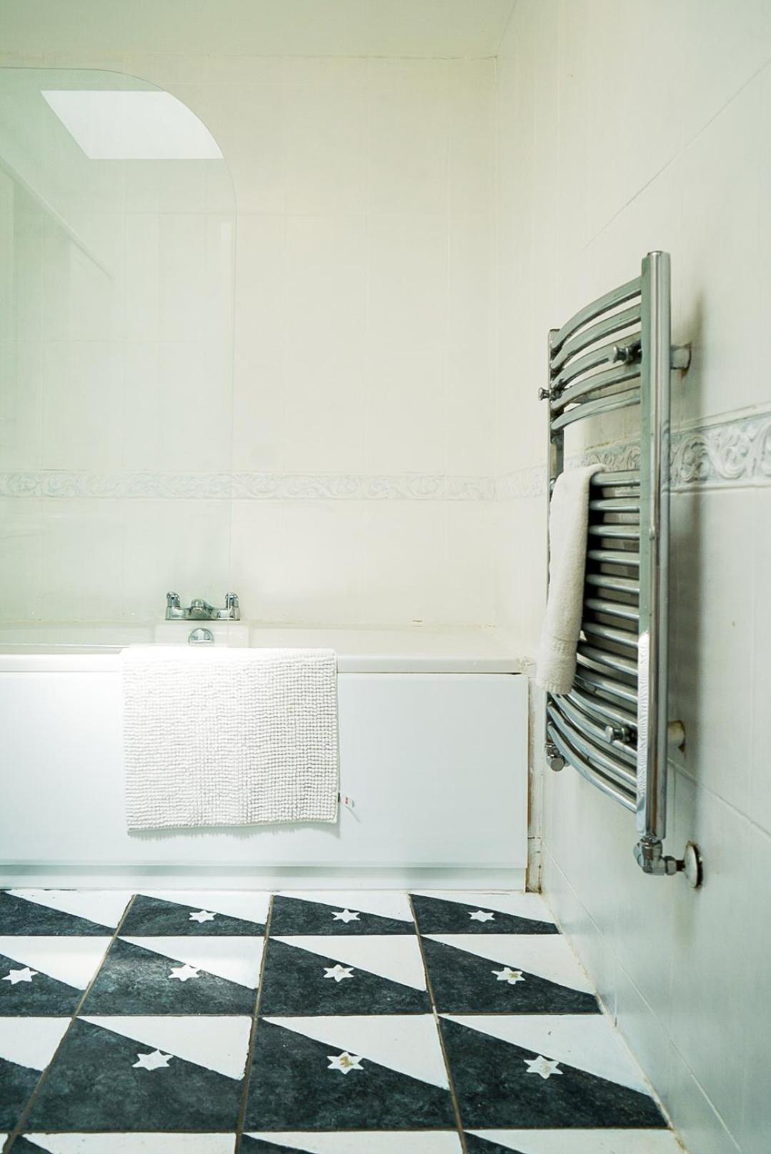 Stylish House Sleeps 9 With Free Parking In Putney Londen