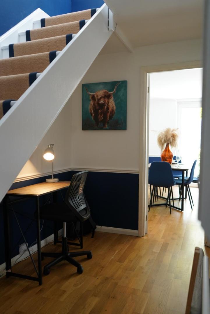 Stylish House Sleeps 9 With Free Parking In Putney Appartement