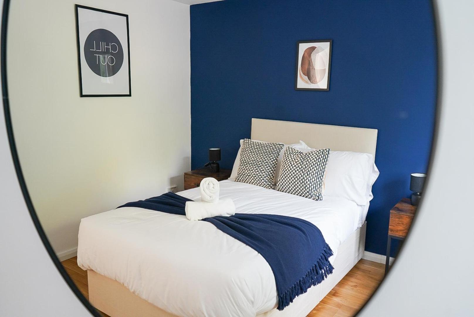 Stylish House Sleeps 9 With Free Parking In Putney