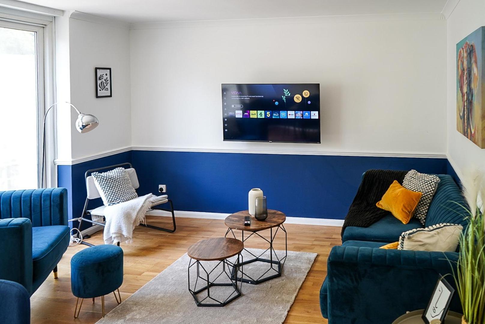 Stylish House Sleeps 9 With Free Parking In Putney