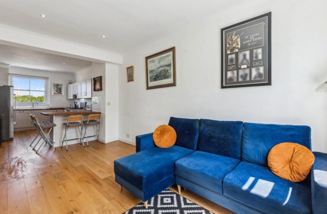 Bright 3 Bedroom Duplex With Roof Terrace Views London