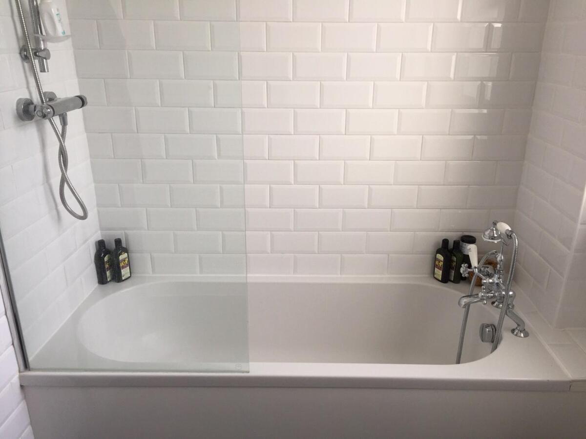 Bright 3 Bedroom Duplex With Roof Terrace Views London