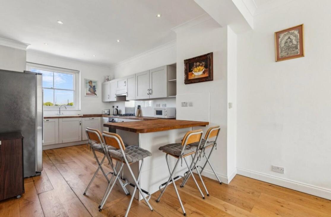 Bright 3 Bedroom Duplex With Roof Terrace Views Apartment *