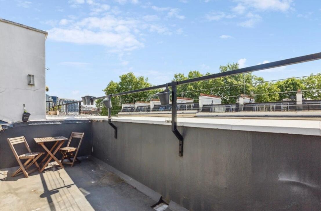 Apartment Bright 3 Bedroom Duplex With Roof Terrace Views *
